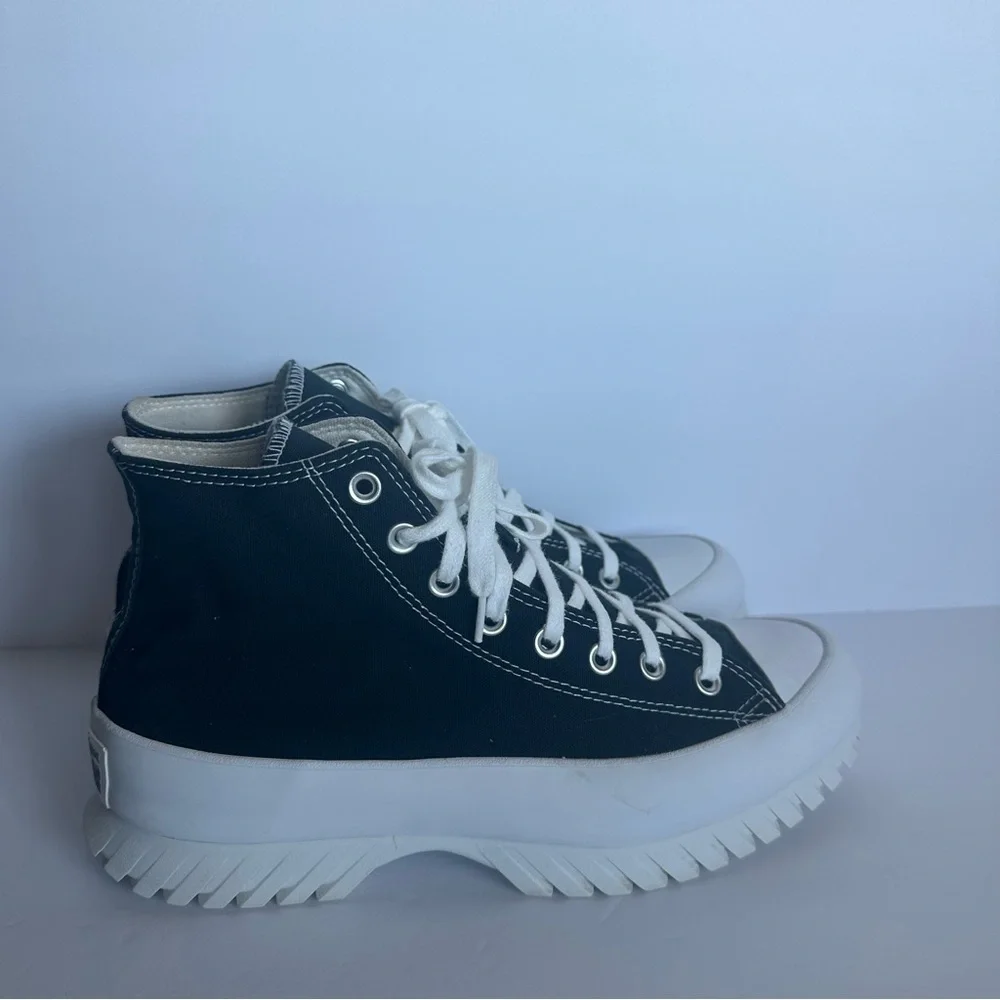 Converse chuck taylor all stars lugged 2.0 A00870C womens 11 men’s 9 sneakers